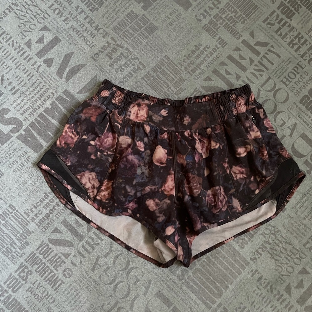 🍋 lululemon hotty hot shorts